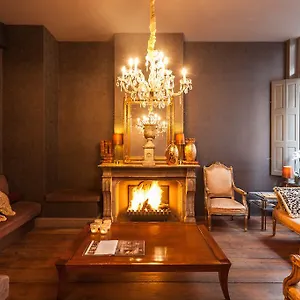 Hotel Diamonds And Pearls, Anversa